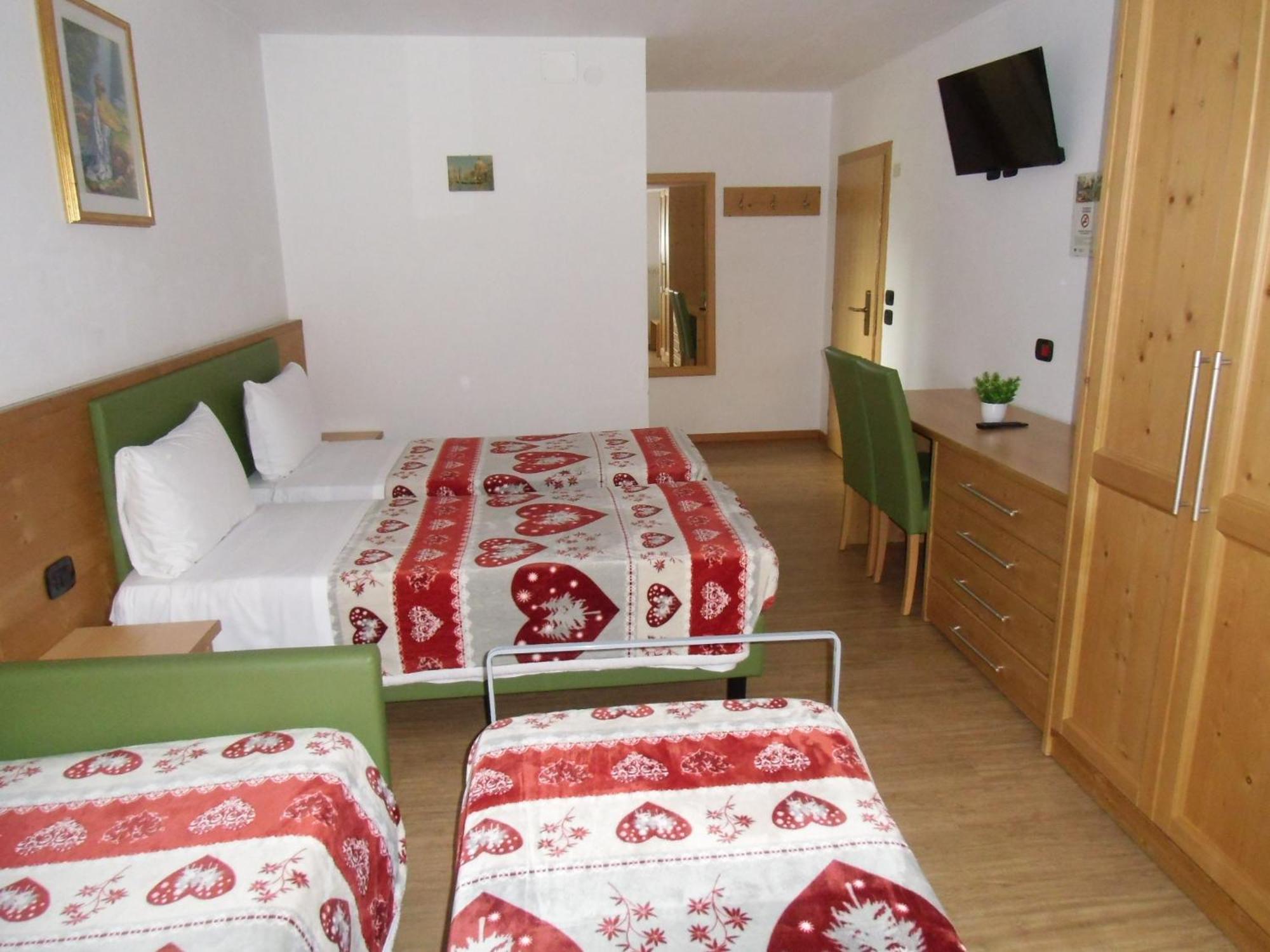 Garni Festil Hotel Campitello di Fassa Exterior photo